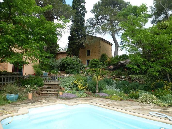 Location de vacances pour 4 personnes, avec piscine ainsi que vue et jardin à Quarante