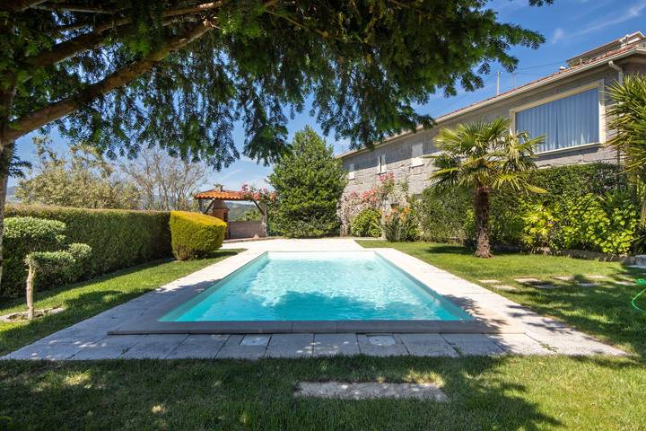 Holiday Home Casa do Valado with Mountain View, Pool, Wi-Fi & Garden; Parking Available in Resende, Douro Valley