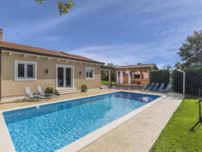 Ferienhaus für 6 Personen, mit Terrasse und Ausblick sowie Garten