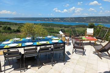 Péniche pour 6 personnes, avec terrasse et jardin, animaux acceptés à Aiguines