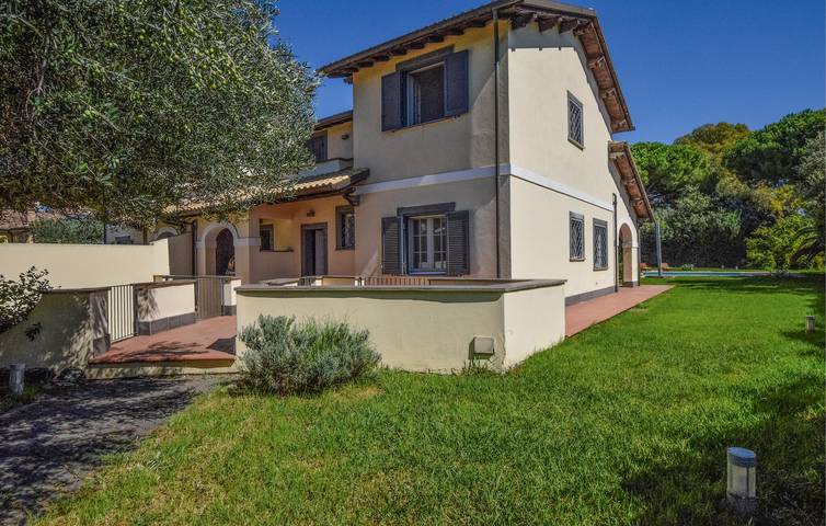 Ferienhaus für 8 Personen, mit Terrasse und Garten sowie Pool