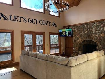 Log Cabin for 13 Guests in Blue Ridge Parkway, Sugar Mountain, Picture 1