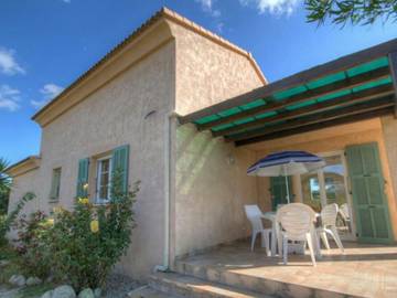 Gîte pour 6 personnes, avec jardin à Aléria
