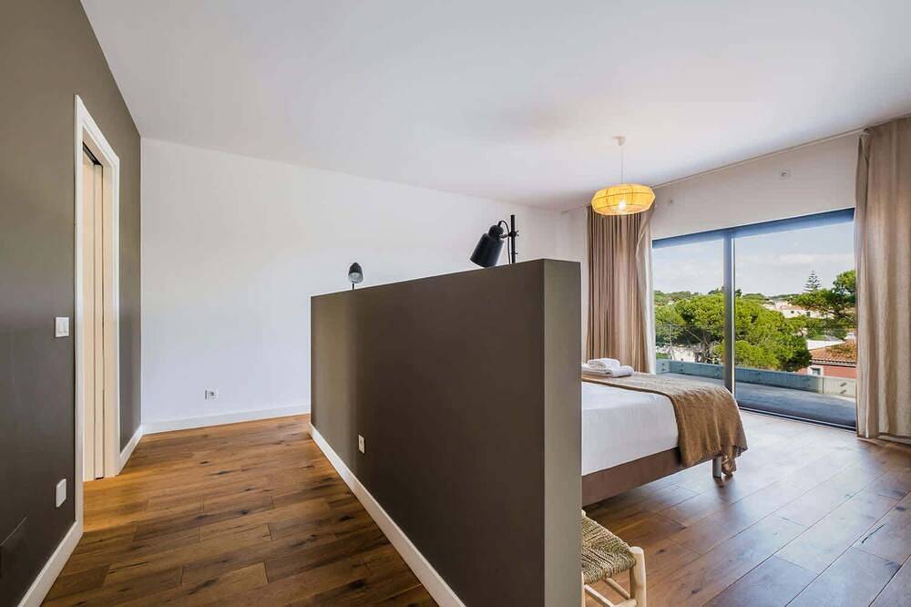 Casa Luminosa by Portugal Portfolio in Aldeia de Juzo, Cascais e Estoril