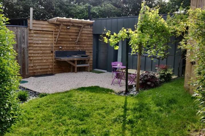 Gîte pour 2 personnes, avec Terrasse ainsi que Jardin et Piscine dans Le Temple-de-Bretagne