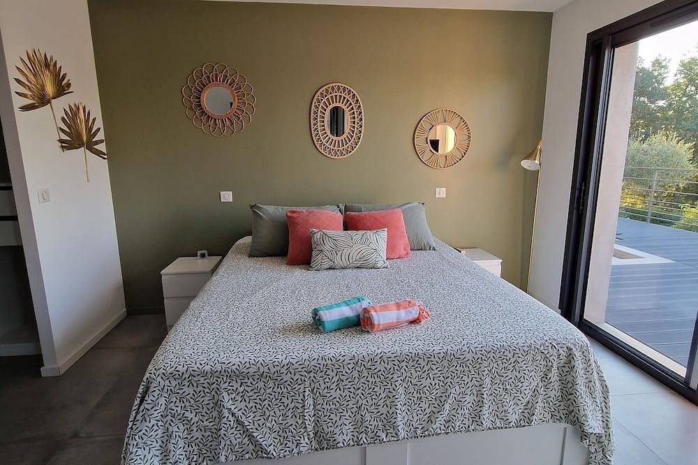 Quiet modern villa with swimming pool in Le Tignet, Mittelmeerküste (Frankreich)
