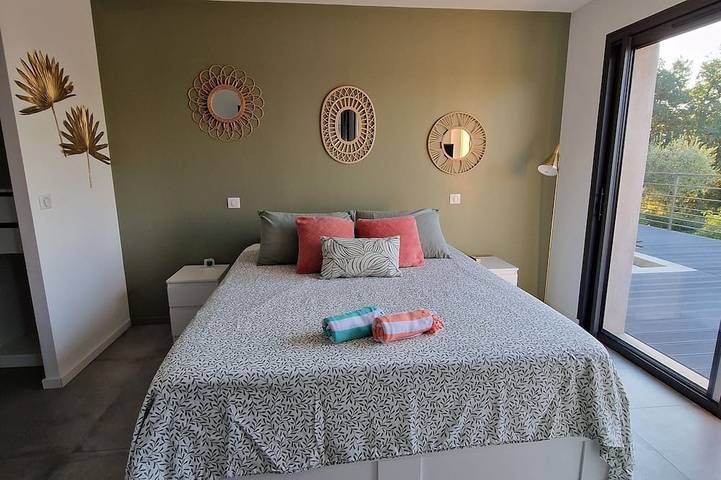 Quiet modern villa with swimming pool in Le Tignet, Mittelmeerküste (Frankreich)