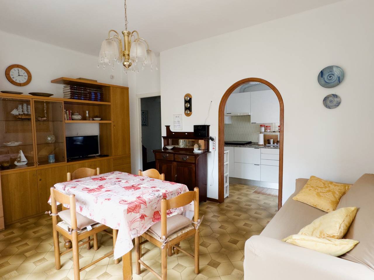 Entire apartment, Elyse Apartment central location near best beaches in Monterosso al Mare, Monterosso al Mare Municipality