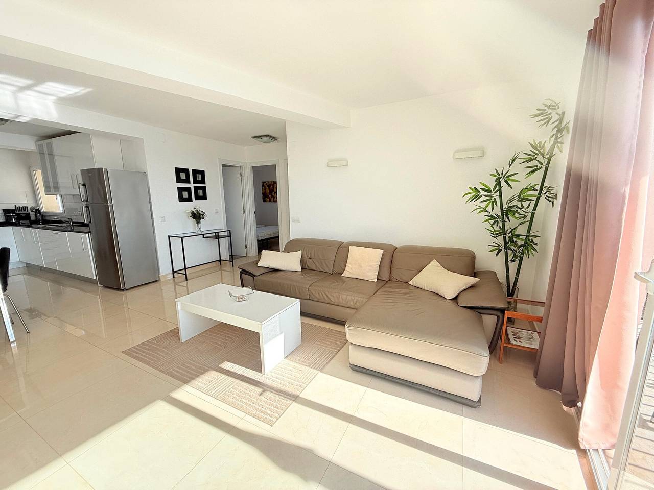 Apartamento entero, Apartamento 'La Perla: Vistas al Mar, 3 Dormitorios, Piscina y Wi-Fi' in Calpe Casco Antiguo, Calpe