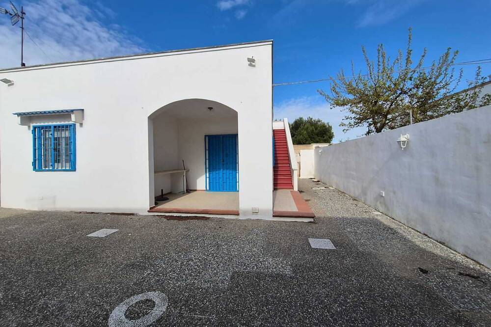 Villa Iris with large veranda in Manduria, Golfo de Tarento