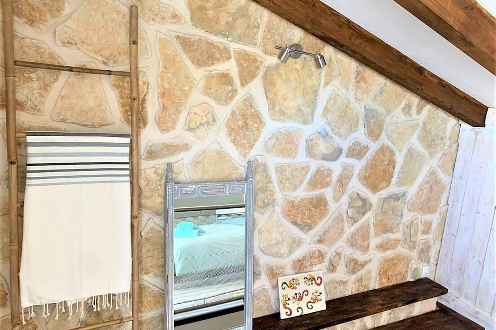 Centrally located in Pollensa with wonderful roof terrace views in Pollença Town, Pollença