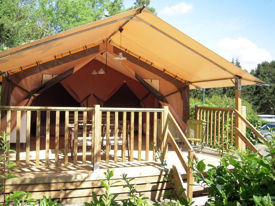 Camping Sites et Paysages - La Pinède - Tente 4 personnes - Lodge - Sans sanitaires in Lézignan-Corbières, Région de Narbonne
