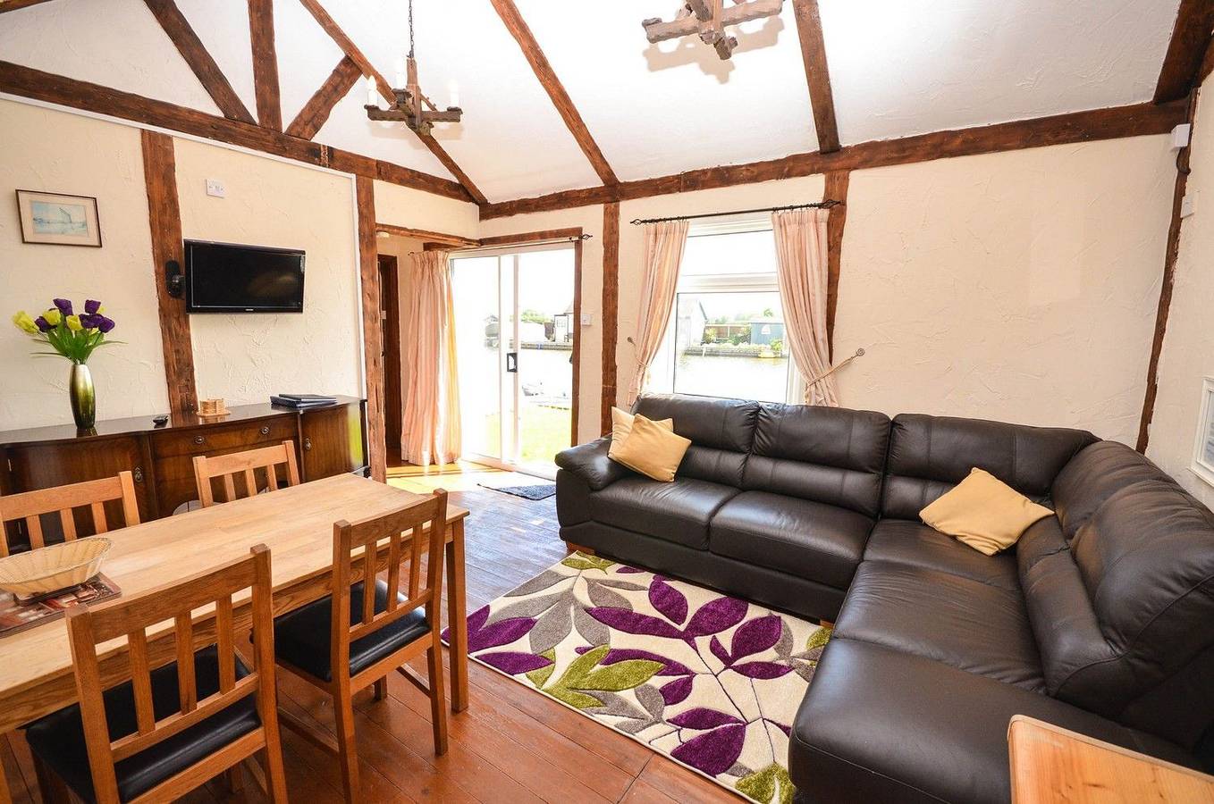 Moon River Cottage in Potter Heigham, The Broads