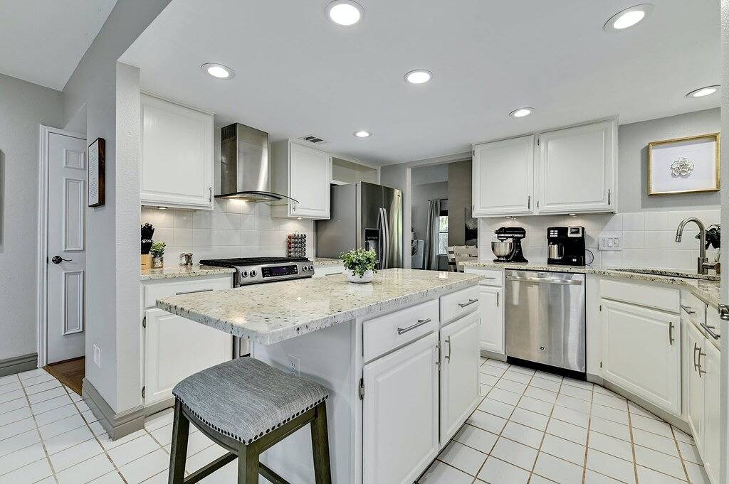 `Lady Luxe` Amazing Yard! Pet Friendly! in Austin, Travis County