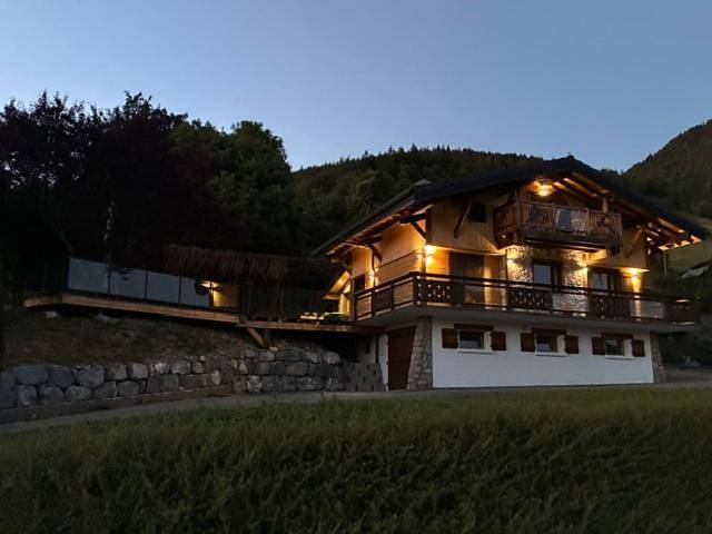 Gîte pour 8 personnes, avec Balcon et Jacuzzi ainsi que Terrasse et Jardin à Chevenoz - 2