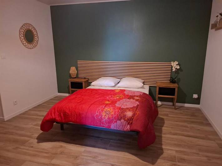 Location de vacances pour 6 personnes, avec terrasse ainsi que vue et jardin à Les Pins