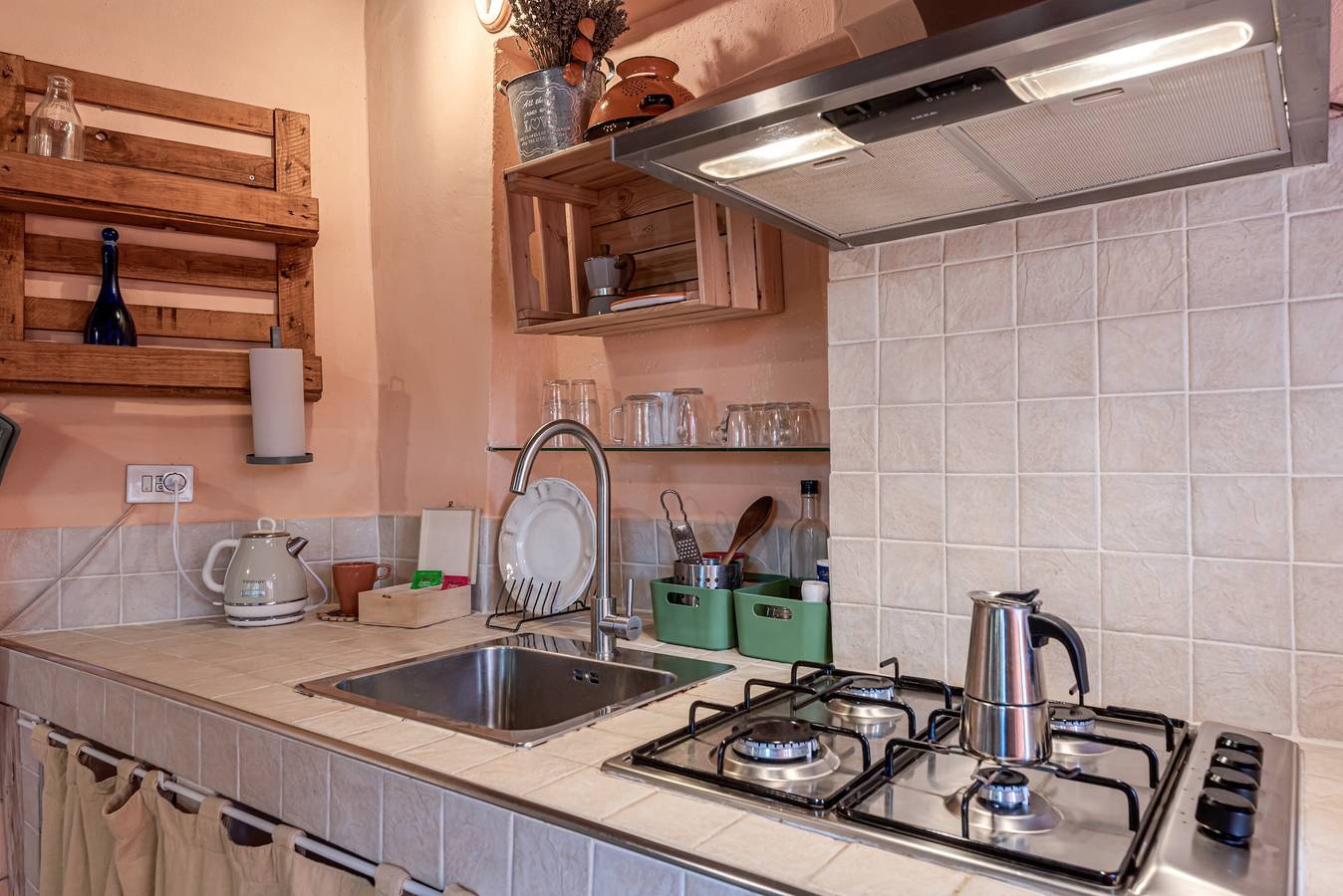 Entire apartment, Apartment 'Depandance Con Giardino' with Shared Garden, Wi-Fi and Air Conditioning in Empoli, Florence Province
