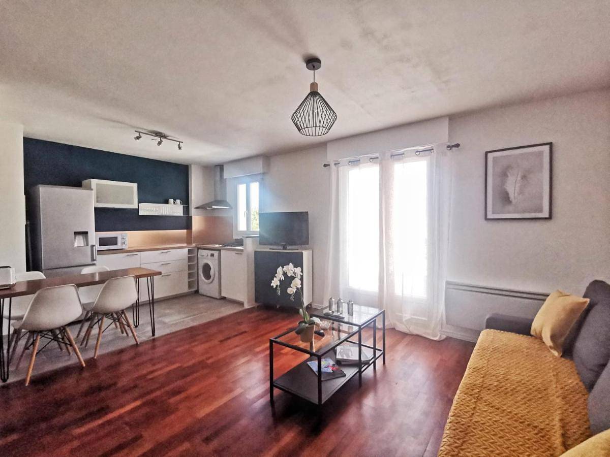 Appartement entier, Le 100 Brossolette in Noisy-le-Grand, Seine-Saint-Denis