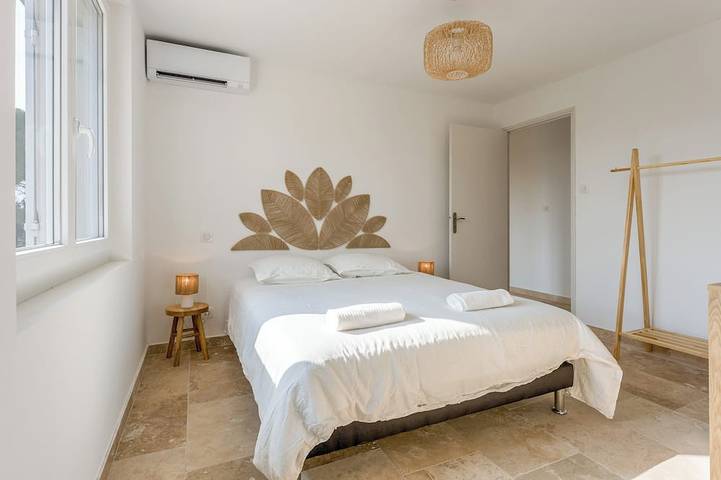 Mas Acquaviva, Air-Conditioned, Sleeps 10, Pool at \"Domaine des Pourpiasses\" in Monteux, Vaucluse