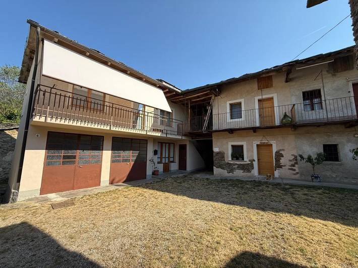 Gîte pour 6 personnes, avec vue et terrasse, animaux acceptés à Paesana - 2