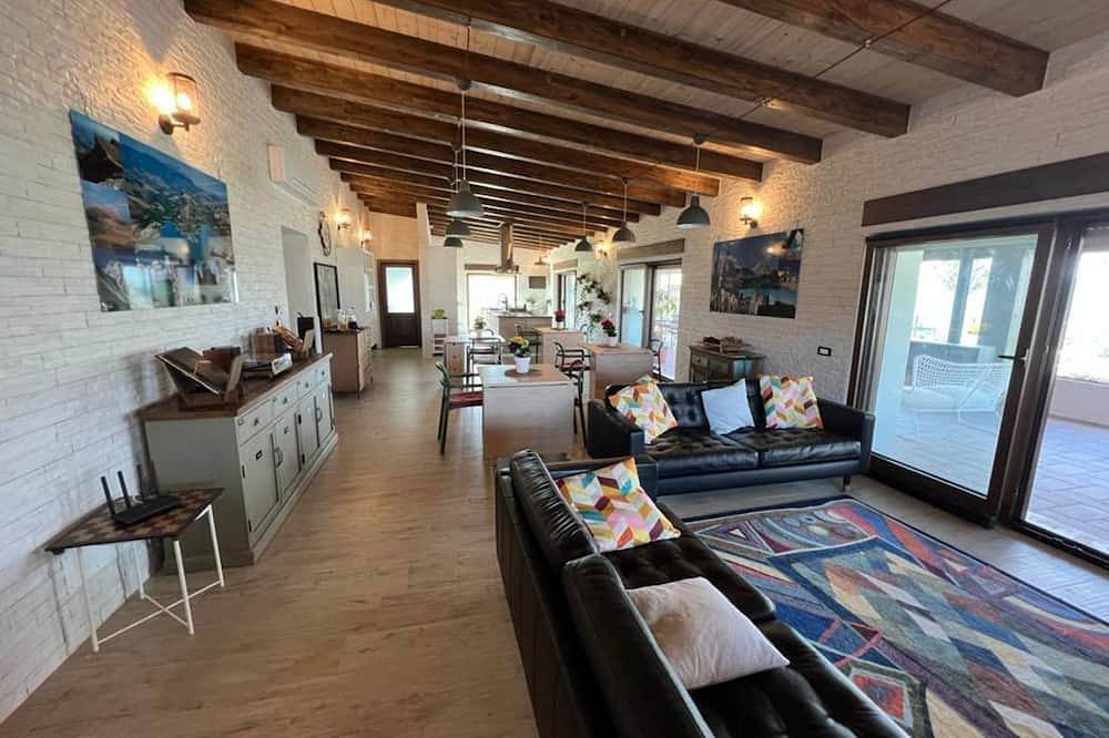 Casa dei Bulldogs by Interhome in Penne, Gran Sasso