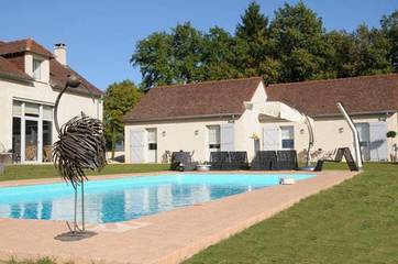 Cottage pour 2 personnes, avec piscine et terrasse ainsi que jardin et vue à Gabillou