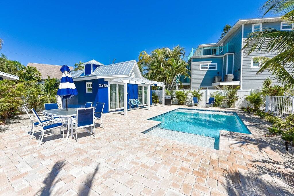 Erstaunliche Strandhütte - Für 8 Personen in Betten. Weniger als 1 Block zum Strand. in Sarasota Beach, Siesta Key
