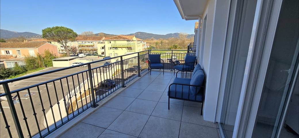 Appartement de vacances pour 2 personnes, avec terrasse, adapté aux familles à Cogolin