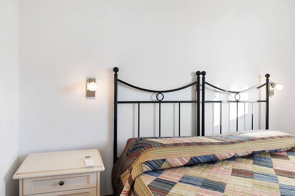 Entire apartment, ‘Acacia’ Apartment with Sea View, Wi-Fi and Air Conditioning in Ceriale, Riviera di Ponente