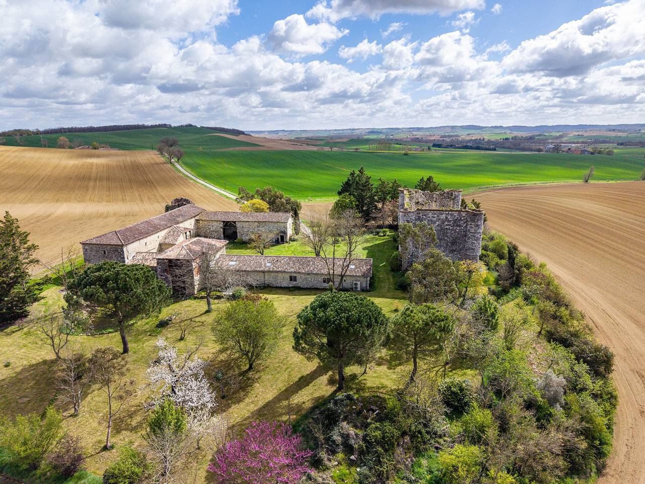 Séjour paisible au Gîte du Château des Fours, dans un cadre historique à Cumont in Cumont, Tarn-et-Garonne