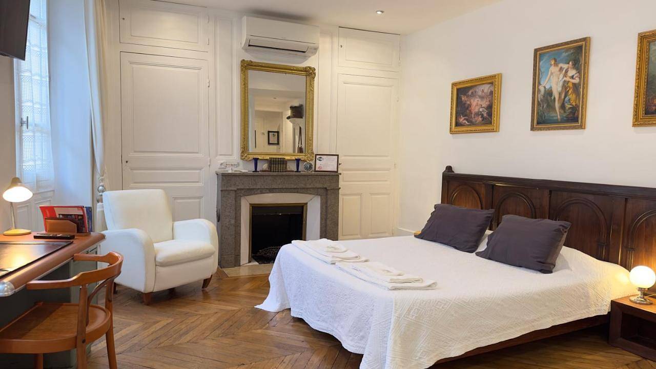 Chambre de charme au coeur du vieux Valence -Confort & Calme in Valence, Région de Valence