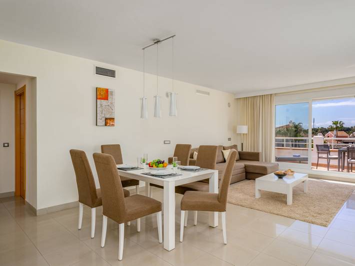 Ferienwohnung für 4 Personen, mit Terrasse und Garten sowie Kinderpool in Estepona - 3