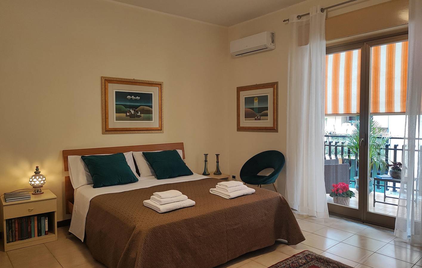 Apartamento vacacional entero, Acogedor Apartamento en la Playa con Wifi, AC, Terraza in Schisò, Giardini-Naxos