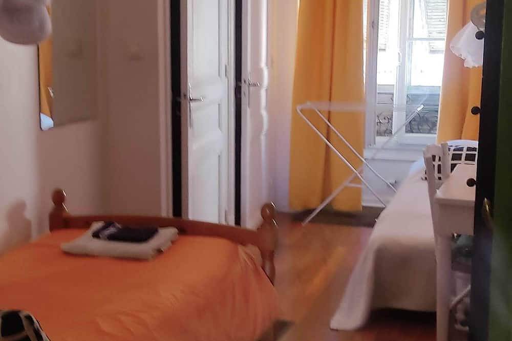 Double room, Nice, 10 mins from the beach, private shower + Wc in Nizza, Nizza und Umgebung