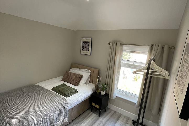 Luxury 3 bed house 10mins walk from Dartford town centre, fully refurbished in Dartford, Kent