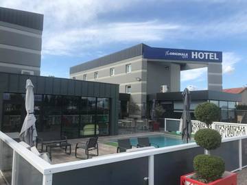 Hôtel pour 4 personnes, avec terrasse et piscine, animaux acceptés à Mably (Loire)
