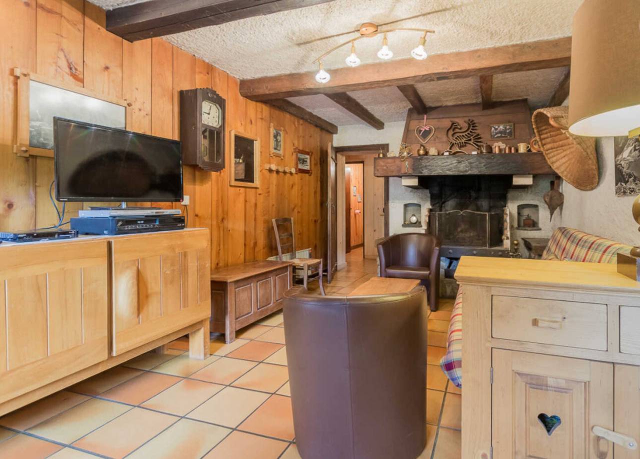 Chalet "Le Planay" avec vue sur les montagnes, terrasse privée et Wi-Fi in Notre-Dame-de-Bellecombe, Région d'Albertville