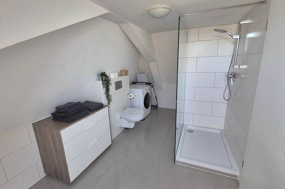 Ganze Wohnung, Dachgeschosswohnung 1 - Apartments am Schloss in Oberschleißheim, Oberbayern