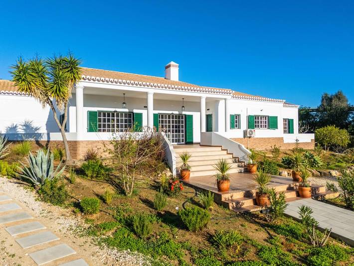 Location de vacances pour 8 personnes, avec piscine à Porches - 2