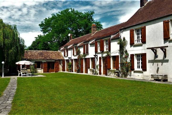 Location de vacances pour 14 personnes, avec Terrasse et Jardin à Bransles