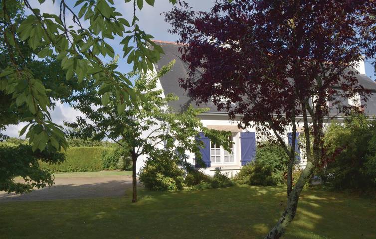 Appartement confortable de 2 chambres à coucher avec jardin et parking, près de la côte et du centre-ville in Pleuven, Côte de Cornouaille