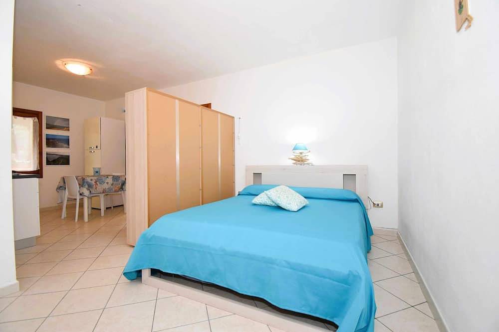 Appartamento intero, Monolocale ben rifinito con A/C wifi e veranda in Rena Majore, Gallura