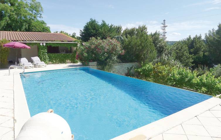 Ganze Ferienwohnung, Appartement am Pool mit AC & WiFi in der Nähe von Saint-Chamas in Istres, Mittelmeerküste (Frankreich)