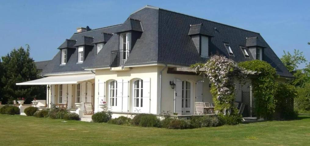 Villa pour 8 personnes, avec piscine ainsi que terrasse et jardin