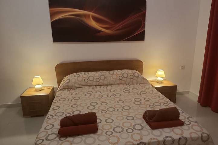 Ganze Wohnung, Seaside Stylish and Spacious 2-Bedroom Apartment in Marsalforn, Zebbug