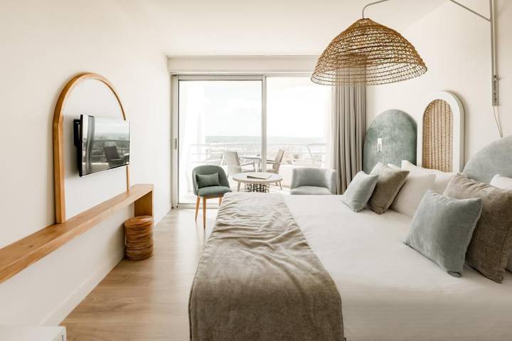 Hôtel pour 2 personnes, avec terrasse et jacuzzi ainsi que piscine et sauna, animaux acceptés