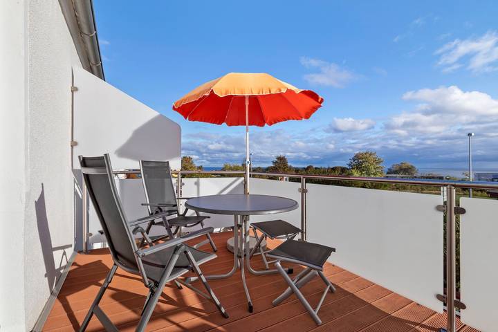 Ganze Wohnung, Ferienwohnung 'Emely' mit weitläufigem Meerblick und Balkon in Sassnitz, Nationalpark Jasmund