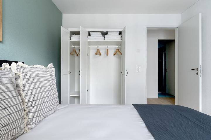 Ganze Wohnung, Sunny Leimbach 3.5 Room w/ Storage & W/D, 2 mins to market, by Blueground in Zürich 41 Leimbach, Zürich