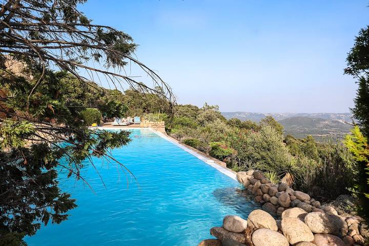 Chambre d’hôte pour 2 personnes, avec Jardin et Piscine en Corse