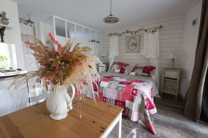 Gîte pour 2 personnes, avec terrasse ainsi que jardin et sauna à Cahon - 2